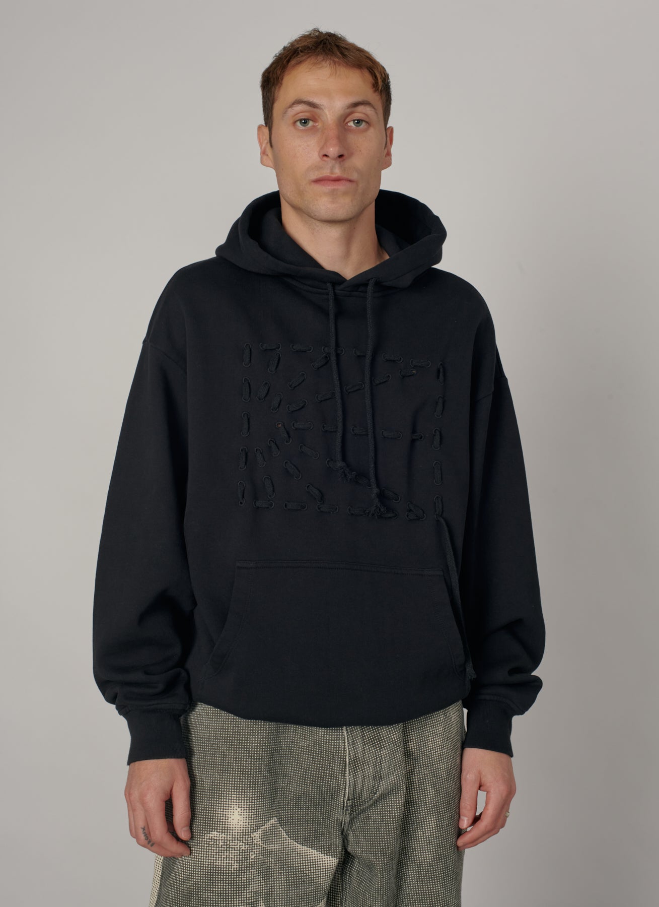 PACC19T021-1 ~ MEN WEAVE LOGO HOODIE BLACK